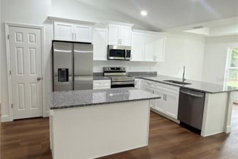 Villa ou maison à louer à Summerfield, Floride: 3 chambres, 144.83 m2 № 2412560 - photo 3