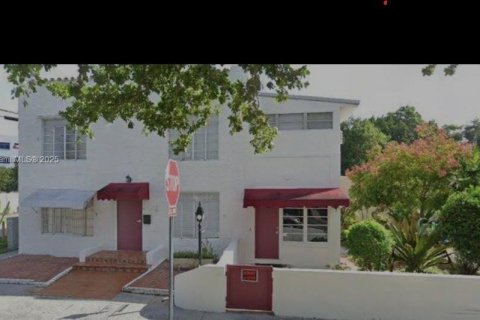 Immobilier commercial à vendre à North Miami, Floride: 369.84 m2 № 1960143 - photo 1