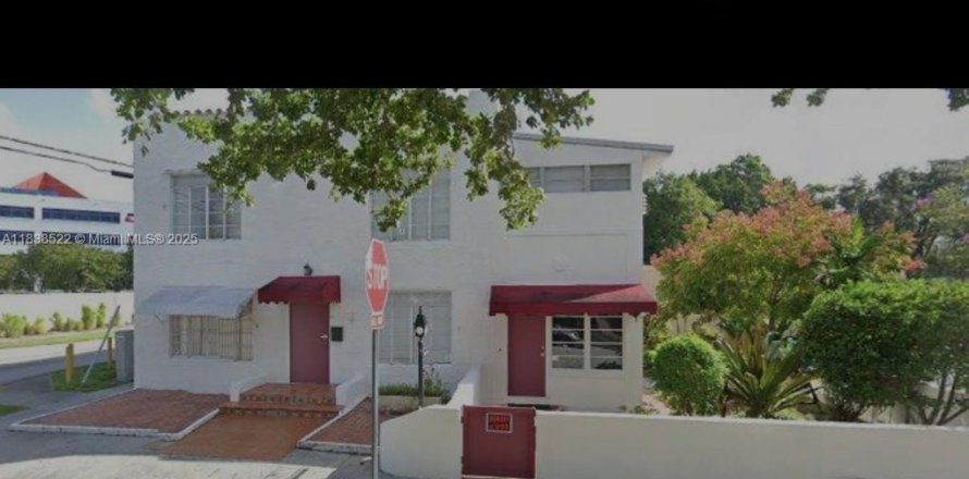 Immobilier commercial à North Miami, Floride 369.84 m2 № 1960143