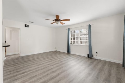 Villa ou maison à vendre à Tampa, Floride: 3 chambres, 140.38 m2 № 1829847 - photo 4