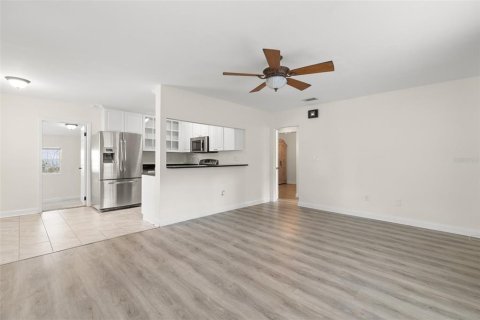 Villa ou maison à vendre à Tampa, Floride: 3 chambres, 140.38 m2 № 1829847 - photo 5