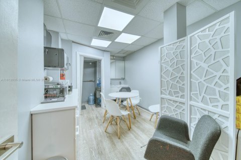 Купить коммерческую недвижимость в Корал-Гейблс, Флорида № 2054238 - фото 16