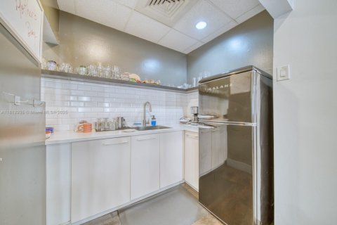 Купить коммерческую недвижимость в Корал-Гейблс, Флорида № 2054238 - фото 14