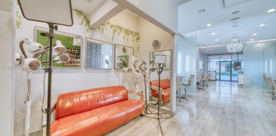 Коммерческая недвижимость в Корал-Гейблс, Флорида № 2054238