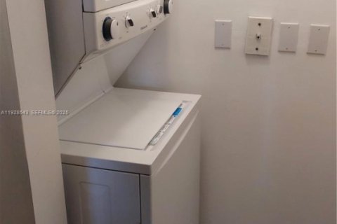 Condominio en alquiler en Doral, Florida, 2 dormitorios, 103.59 m2 № 1987057 - foto 6