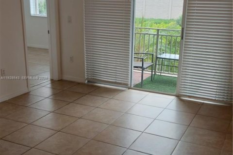 Condominio en alquiler en Doral, Florida, 2 dormitorios, 103.59 m2 № 1987057 - foto 2