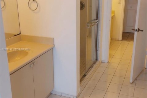 Condominio en alquiler en Doral, Florida, 2 dormitorios, 103.59 m2 № 1987057 - foto 13