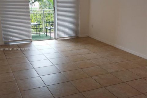 Condominio en alquiler en Doral, Florida, 2 dormitorios, 103.59 m2 № 1987057 - foto 3