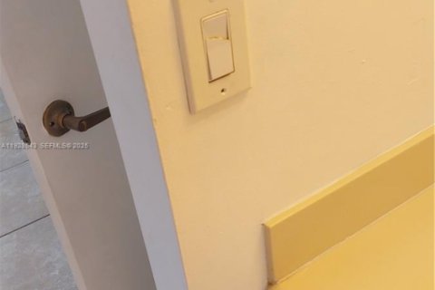 Condominio en alquiler en Doral, Florida, 2 dormitorios, 103.59 m2 № 1987057 - foto 15