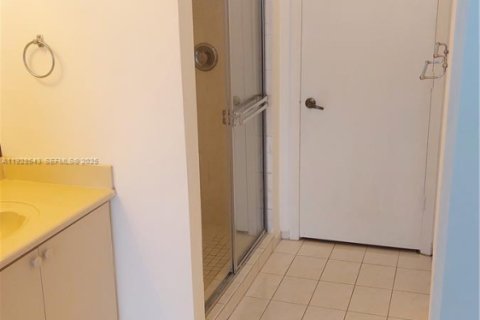 Condominio en alquiler en Doral, Florida, 2 dormitorios, 103.59 m2 № 1987057 - foto 14