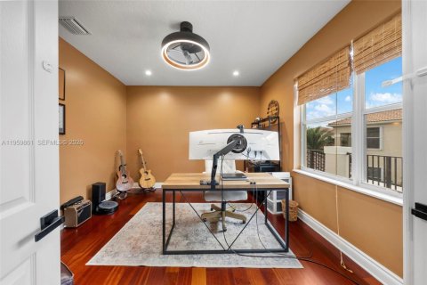 House in Miramar, Florida 5 bedrooms, 292.55 sq.m. № 2022094 - photo 19