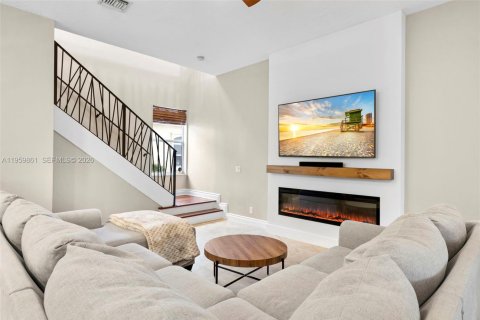 House in Miramar, Florida 5 bedrooms, 292.55 sq.m. № 2022094 - photo 12