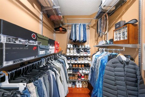 House in Miramar, Florida 5 bedrooms, 292.55 sq.m. № 2022094 - photo 22