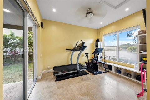 House in Miramar, Florida 5 bedrooms, 292.55 sq.m. № 2022094 - photo 7