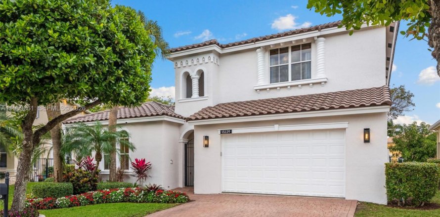 House in Miramar, Florida 5 bedrooms, 292.55 sq.m. № 2022094