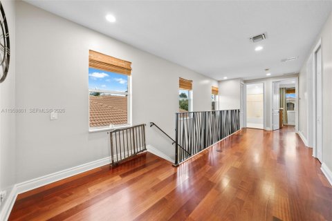 House in Miramar, Florida 5 bedrooms, 292.55 sq.m. № 2022094 - photo 16