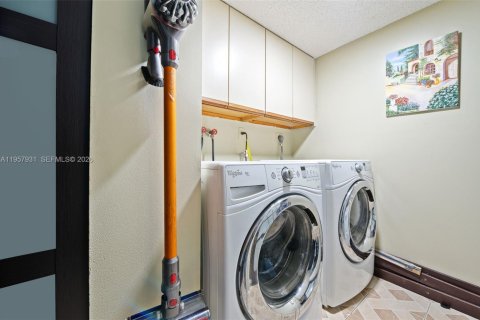 Condo in Coconut Creek, Florida, 2 bedrooms  № 2019622 - photo 25