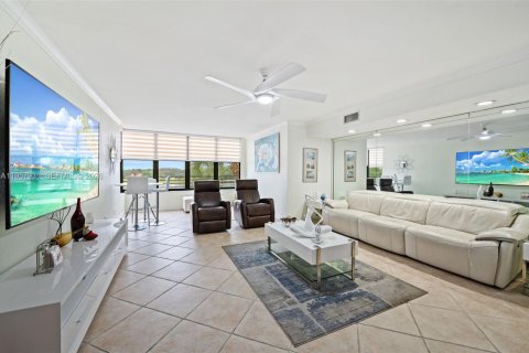 Condo in Coconut Creek, Florida, 2 bedrooms  № 2019622 - photo 5