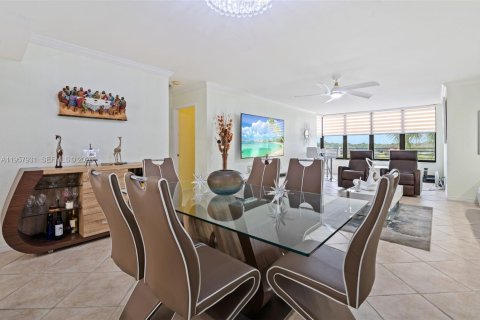 Condo in Coconut Creek, Florida, 2 bedrooms  № 2019622 - photo 9