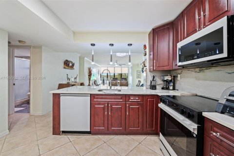 Condo in Coconut Creek, Florida, 2 bedrooms  № 2019622 - photo 14