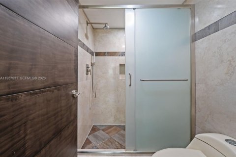 Condo in Coconut Creek, Florida, 2 bedrooms  № 2019622 - photo 21