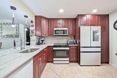 Condo in Coconut Creek, Florida, 2 bedrooms  № 2019622 - photo 12