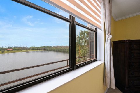 Condo in Coconut Creek, Florida, 2 bedrooms  № 2019622 - photo 18