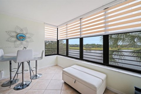 Condo in Coconut Creek, Florida, 2 bedrooms  № 2019622 - photo 10