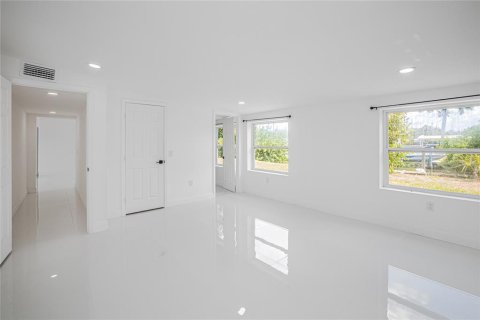 Villa ou maison à vendre à Port Charlotte, Floride: 3 chambres, 133.31 m2 № 2121017 - photo 21