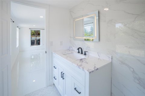 Villa ou maison à vendre à Port Charlotte, Floride: 3 chambres, 133.31 m2 № 2121017 - photo 27