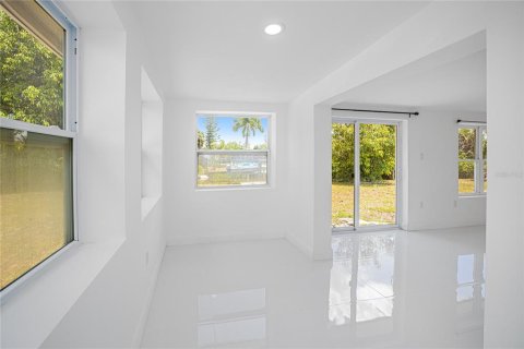 Villa ou maison à vendre à Port Charlotte, Floride: 3 chambres, 133.31 m2 № 2121017 - photo 16