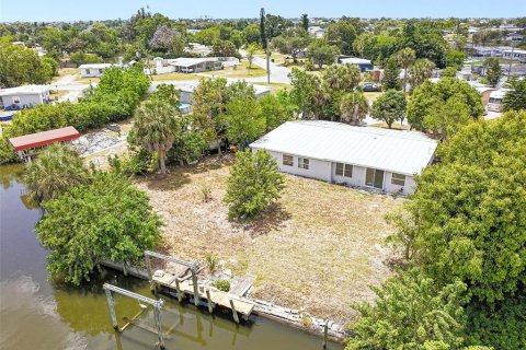 Villa ou maison à vendre à Port Charlotte, Floride: 3 chambres, 133.31 m2 № 2121017 - photo 3