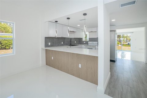 Villa ou maison à vendre à Port Charlotte, Floride: 3 chambres, 133.31 m2 № 2121017 - photo 10