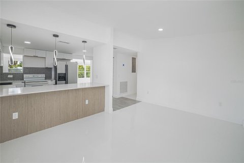 Villa ou maison à vendre à Port Charlotte, Floride: 3 chambres, 133.31 m2 № 2121017 - photo 5