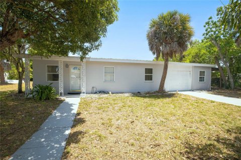 Casa en Port Charlotte, Florida 3 dormitorios, 133.31 m2 № 2121017
