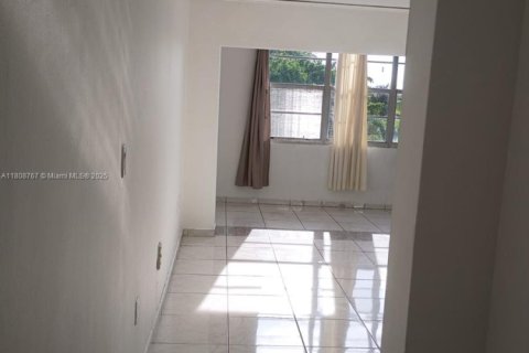 Copropriété à vendre à Miami, Floride: 2 chambres, 83.61 m2 № 1865195 - photo 1