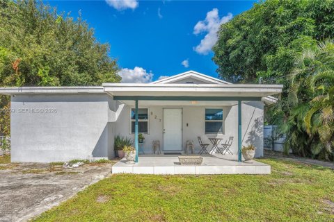 House in Miami, Florida 3 bedrooms, 127.18 sq.m. № 2065747 - photo 16