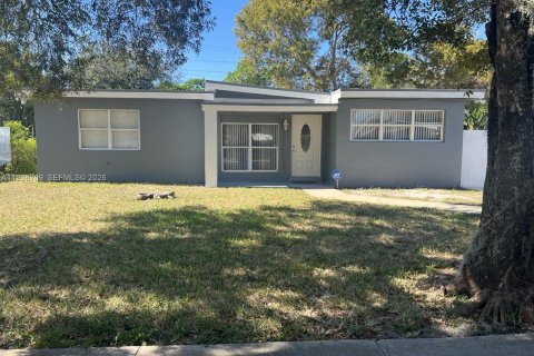 House in West Park, Florida 3 bedrooms, 116.87 sq.m. № 1996354 - photo 5