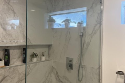 House in West Park, Florida 3 bedrooms, 116.87 sq.m. № 1996354 - photo 12