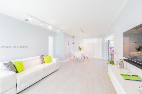 House in West Park, Florida 3 bedrooms, 116.87 sq.m. № 1996354 - photo 6