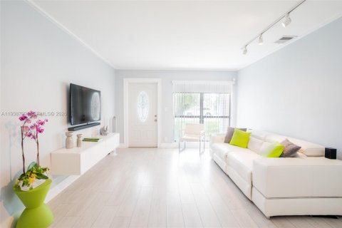 House in West Park, Florida 3 bedrooms, 116.87 sq.m. № 1996354