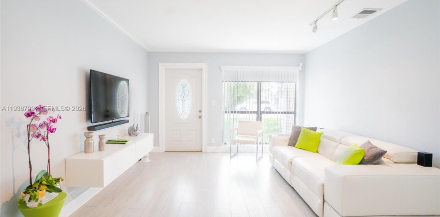 House in West Park, Florida 3 bedrooms, 116.87 sq.m. № 1996354