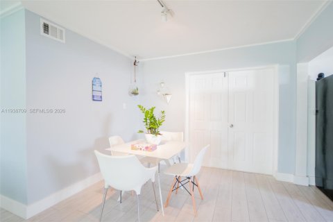 House in West Park, Florida 3 bedrooms, 116.87 sq.m. № 1996354 - photo 2