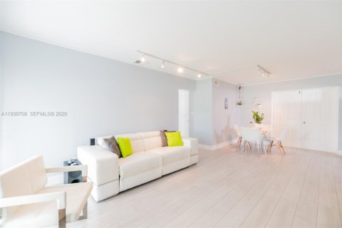 House in West Park, Florida 3 bedrooms, 116.87 sq.m. № 1996354 - photo 4