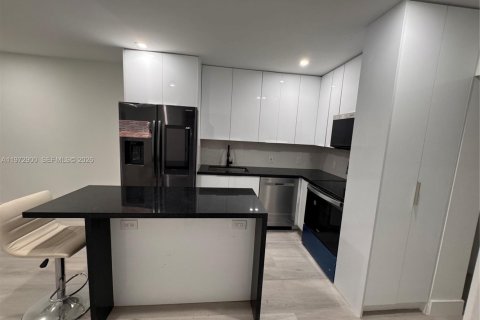 Villa ou maison à louer à Miami, Floride: 2 chambres, 204.29 m2 № 2033087 - photo 18