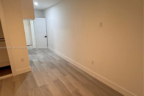 Villa ou maison à louer à Miami, Floride: 2 chambres, 204.29 m2 № 2033087 - photo 11