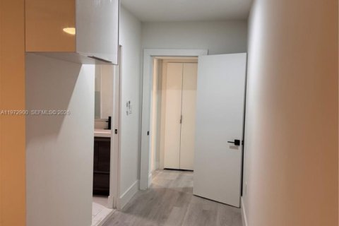 Villa ou maison à louer à Miami, Floride: 2 chambres, 204.29 m2 № 2033087 - photo 14