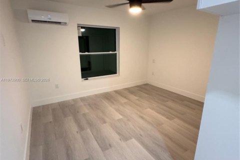 Villa ou maison à louer à Miami, Floride: 2 chambres, 204.29 m2 № 2033087 - photo 9