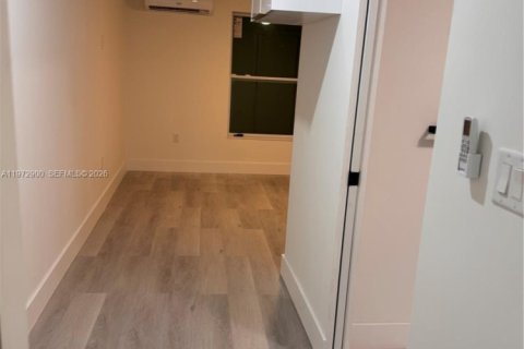 Villa ou maison à louer à Miami, Floride: 2 chambres, 204.29 m2 № 2033087 - photo 15