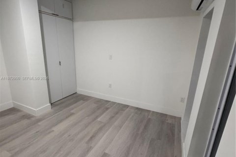 Villa ou maison à louer à Miami, Floride: 2 chambres, 204.29 m2 № 2033087 - photo 3